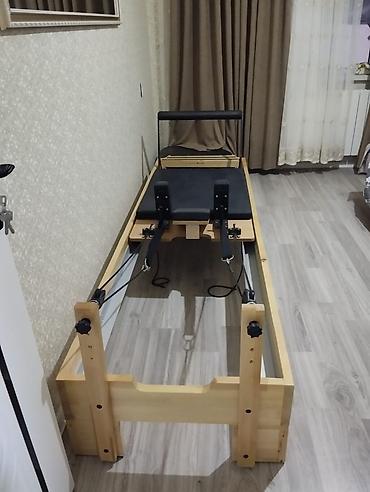 ferro qaçış aparatı: Pilates Reformer trenajoru – taxta karkaslı, tənzimlənən yay müqavimət — 8
