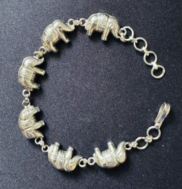 Вечерние платья: Платье 46-48 р.
Ортопед. подушка
Велосипед и т. д — 6