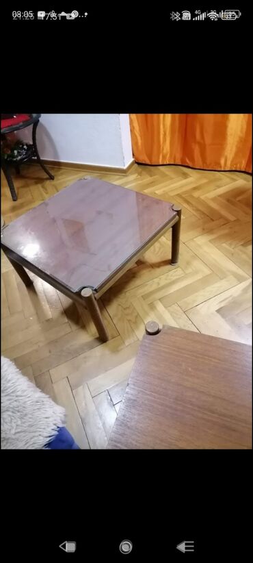Stolovi: Sto manji drvenii lep nepohaban. Oko prečnik 65/65 vis oko 37
 Mirjevo — 4