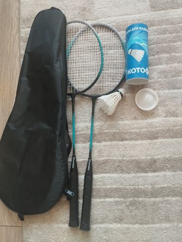 спортивное оборудование: Набор для бадминтона. В комплекте: - 3 ракетки (с заводской струной