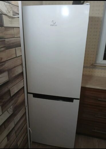 Холодильники: Холодильник Indesit, Б/у, Двухкамерный, 60 * 160 * 60