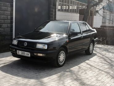 Volkswagen: Volkswagen Vento: 1992 г., 1.8 л, Механика, Бензин, Седан