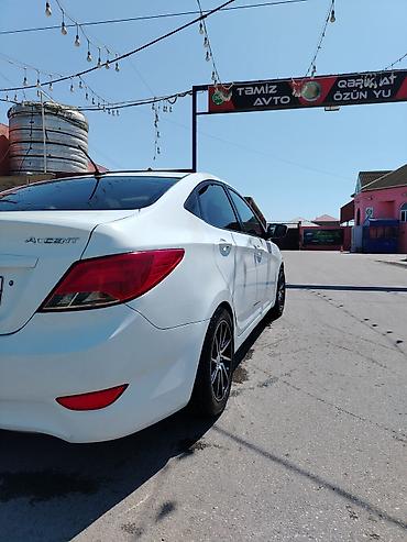 mersedes babin: Hyundai Accent: 1.6 l | 2015 il Sedan — 4