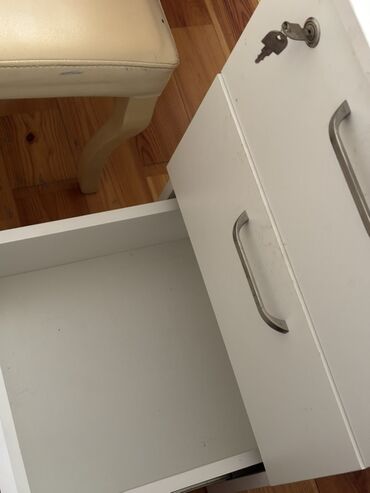 Manikür, pedikür aparatları: Manikür masası və avadanlıq seti - Ağ rəngli manikür masası: geniş iş — 7