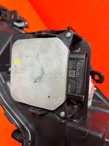 Передние фары: Передняя правая фара Toyota Новый, Оригинал — 11