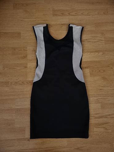 haljina od pliša: Crna ženska haljina bez rukava, uskog kroja (bodycon), dužine iznad — 2
