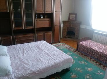 Uzunmüddətli kirayə mənzillər: Səbail Rayonu Sahil Metrosu Tarqovu Mərkəz 3 otaq. Mərtəbə - 3/3 Otaq — 7