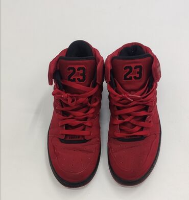 Кроссовки и спортивная обувь: Мужские кроссовки, 42, Air Jordan, Б/у, цвет - Красный, Самовывоз, Платная доставка