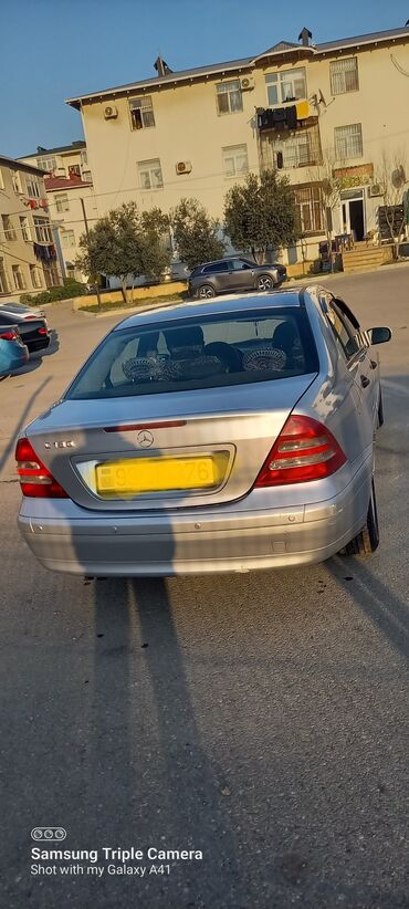 mercedes w201: Mercedes-Benz C 180: 2 l | 2001 il Sedan