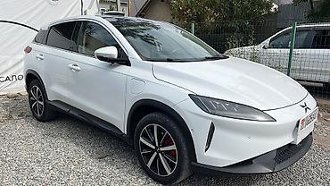 Электромобиль кроссовер XPeng G3 (белый кузов, черный интерьер с