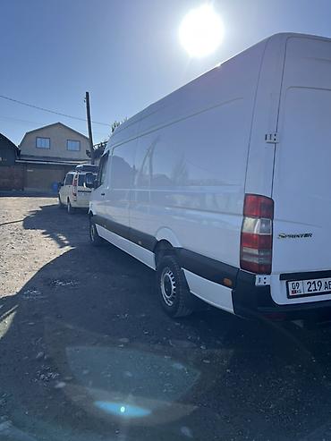 Легкий грузовой транспорт: Легкий грузовик, Mercedes-Benz — 8