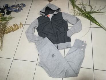 tech fleece nike komplet: Nike, S (EU 36), bоја - Siva