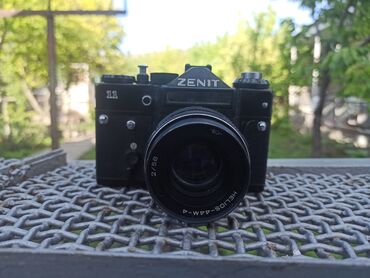 Фотоаппараты: Продаю винтажный фотоаппарат Зенит-11 с чехлом и луч спышкой ЛУЧ-М1