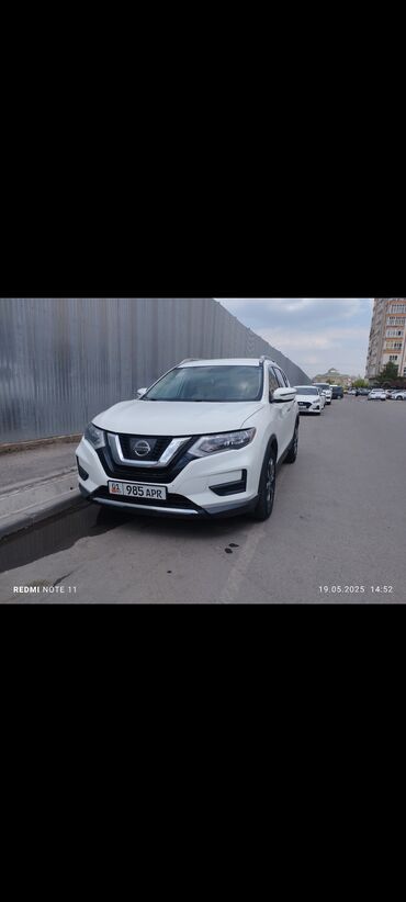 решетка на виндом: Nissan Rogue (REED edition), белый кроссовер. Основные особенности по