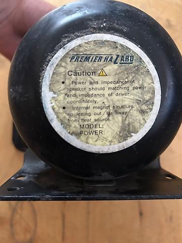 avto maqnitolalar: Premier Hazard siren sistemi – 12V, 100W-F model Məhsulun tərkibi: - — 3