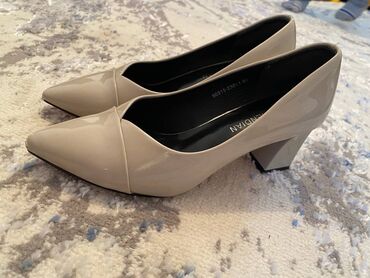 женская обувь лоферы: Туфли 37.5, цвет - Бежевый