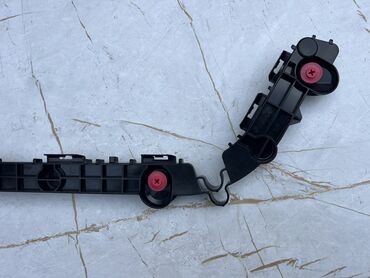 Крылья и комплектующие: Крепление крыла Заднее левое Toyota, 2017 г., Новый, Оригинал — 4