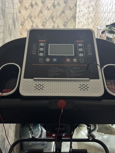 qaçış tirnajoru: Qaçış trenajoru – çoxfunksiyalı ev fitnesi üçün - Rəqəmsal konsol