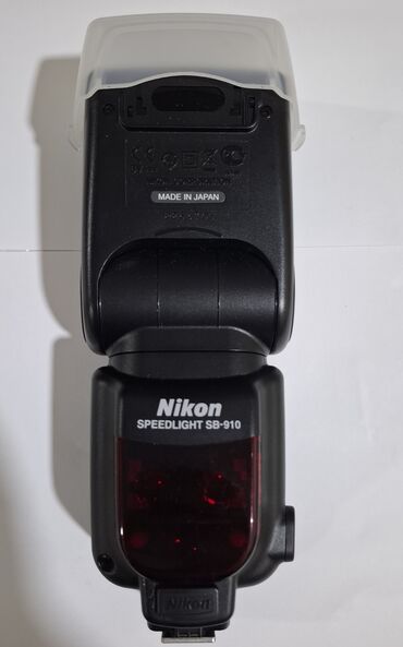 İşıqlandırma: Nikon SB910 speedlight. çox az işlənib təzə kimidir karopqasıda var