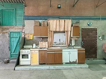 Продажа коттеджей и домов: Продаю дом в районе киркомстром. По номеру телефона доступен только — 6