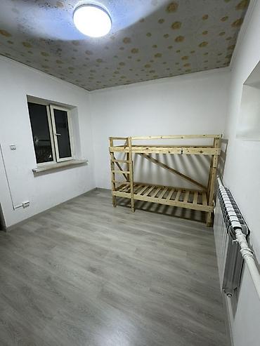 Аренда помещений свободного назначения: Сдаётся полдома с отдельным входом в центре Кызыла Аскера! 🏡 Площадь — 5
