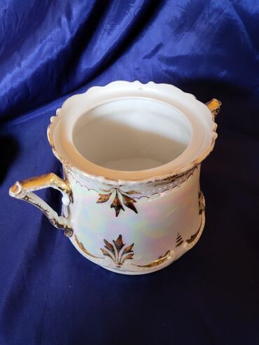 Ostalo posuđe: Bombonijera 1914 do 1918g. porcelan,sedef glazura. Bombonijera je na lalafo.rs — 6 Ostalo posuđe: Bombonijera 1914 do 1918g. porcelan,sedef glazura. Bombonijera je — 6