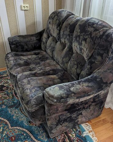 двухместный диван раскладной: Прямой диван, цвет - Черный, Б/у