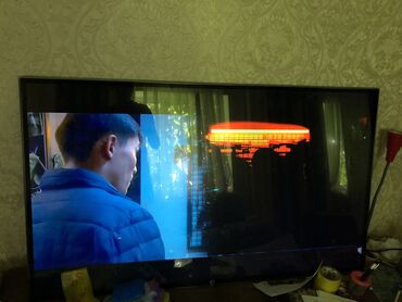 Телевизоры: Продаю 100 дюймовый телевизор достаточно большой !!! Есть минус из за