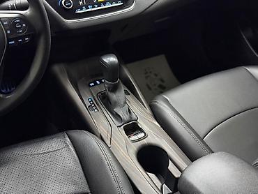 на corolla: Toyota Corolla: 2019 г., 1.8 л, Гибрид, Седан — 10