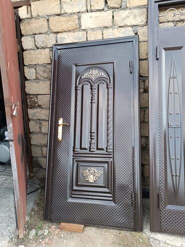 Giriş qapıları: Mənzil üçün Yeni Giriş qapısı Zamok ilə, Zəmanətli, Ödənişli quraşdırma, Ödənişli çatdırılma, Rayonlara çatdırılma, Ünvandan götürmə — 11