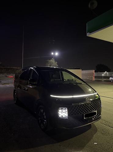 седушки: Hyundai Staria: 2022 г., Автомат, Минивэн — 1