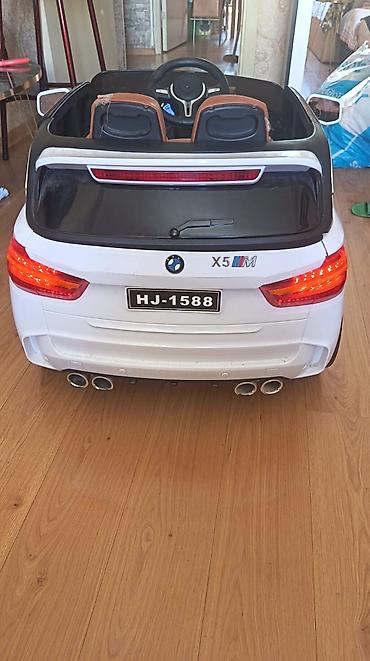 Детские электрокары: Uşaq üçün avtomobil – BMW üslublu, nömrə HJ-1588, arxa hissədə “X5 M” — 2