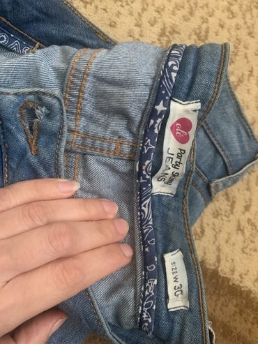 Şalvarlar: Hamısı birlikdə 20 mnt. Təmizdilər, cırığı söküyü yoxdu 4 şalvar, bir — 6