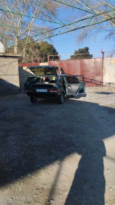 VAZ (LADA): Vaz 2109 hatchback Xüsusiyyətlər: - Kuzov: 5 qapılı hatchback, tünd — 16