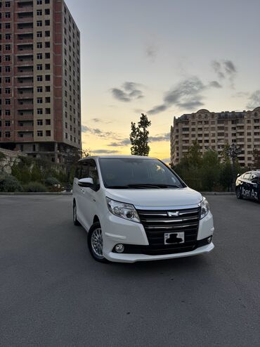 Toyota: Toyota Noah: 1.8 l | 2016 il Van/Minivan