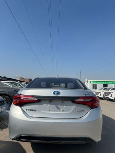 купить авто в рассрочку: Toyota : 2021 г., 1.8 л, Вариатор, Гибрид, Седан