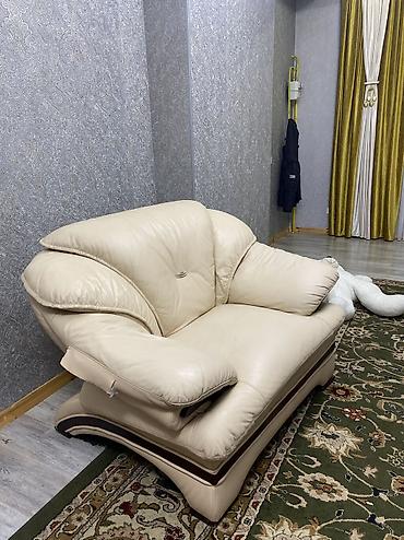 Прямые диваны: Прямой диван, Б/у — 2