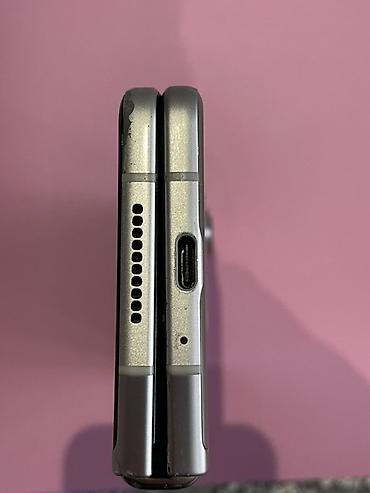 honor v3: Смартфон с гибким экраном Samsu Z Fold 3 (серия Fold, корпус в оттенке — 10