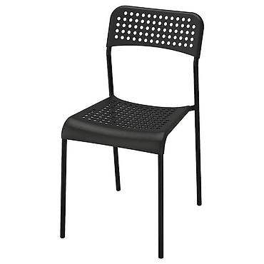 одна разки: Стул из IKEA из перфорированного пластика с металлическим каркасом — 1