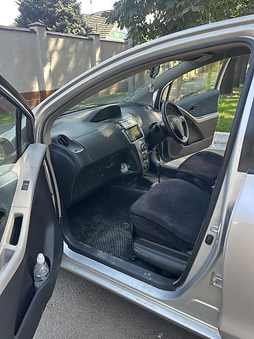 автомаш: Toyota Vitz: 2005 г., 1 л, Вариатор, Бензин, Хэтчбэк — 10