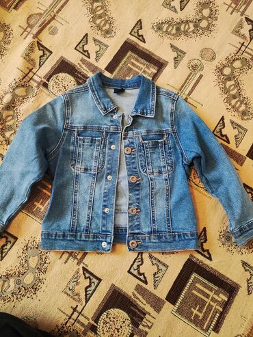 джинсовая куртка детская: Куртка джинсовая детская,на 4-5 лет сост.отл.Турция,почти новые