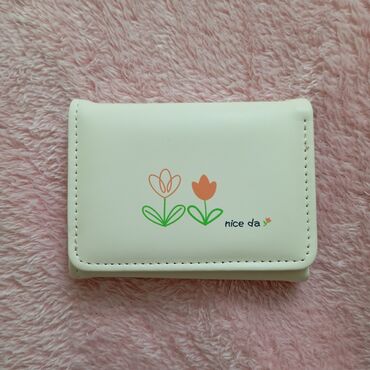 бишкек алтын: Продаю новый кошелёк 🎀 Цвет: белый с милым рисунком 🌸 Внутри розовый