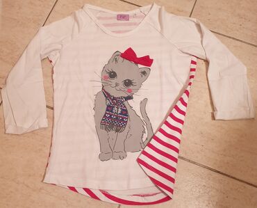 deda mraz odelo za bebe: F&F preslatka majica dugih rukava sa macom i mašnom, pozadi