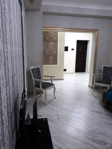 Uzunmüddətli kirayə mənzillər: Razində Aygün mollun yanı 14 mərtəbəli binanın 8-ci mərtəbəsi ümumi — 4