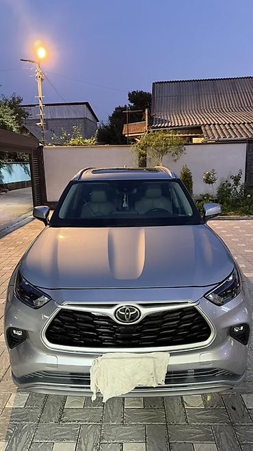 2022: Toyota Highlander: 2022 г., 3.5 л — 1