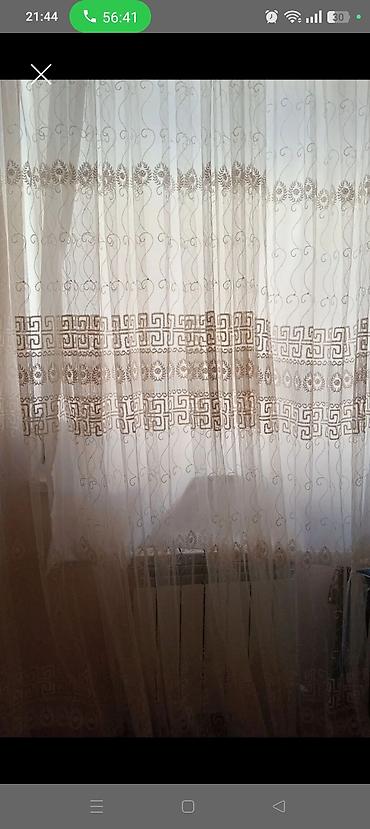 Tül pərdə - Material: incə, şəffaf tül - Rəng: krem/şampan tonları -