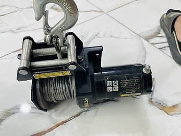 Vintlər: Elektrik vinç – 2000 LBS (≈907 kq) çəkmə gücü - Növ: 12V elektrikli — 2