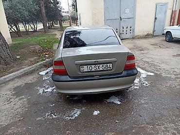 ravon az: Opel Vectra sedan - Kuzov: 4 qapılı sedan, gümüşü rəng - Nömrə kodu — 6