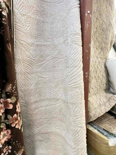 Tepisi i prostirke: TEPIH — 11