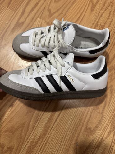 moschino patike: Adidas, 38.5, color - White